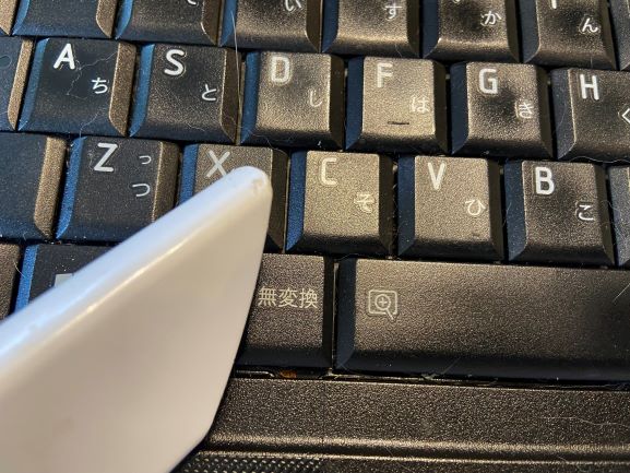 掃除機とガムテープとウエットティッシュでキーボードを掃除しよう こども ママ 元気